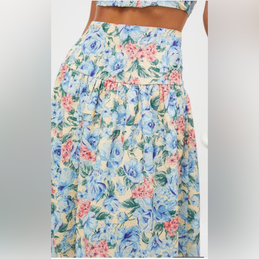 Tuckernuck MOON RIVER Blue Multi Maxi Skirt and Cropped Tank. Floral Skirt Set. - Picture 8 of 13